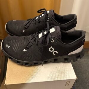 On Clouds Women Black Athletic Sneakers